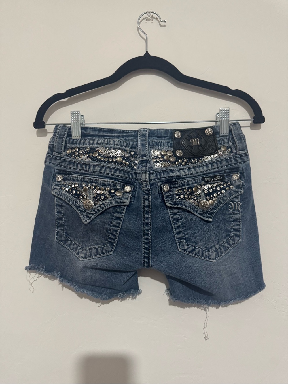 Miss Me Signature Blue Denim Cut Off Shorts 26 Rhinestone Pockets Y2K Rodeo